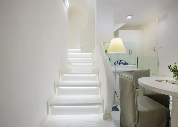White Stylish Apartment 3